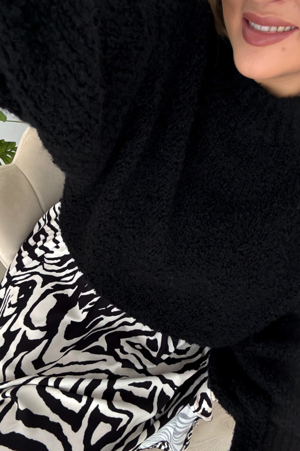 Sweter bukla oversize ze ściągaczem przy rękawie Everly - czarny 3