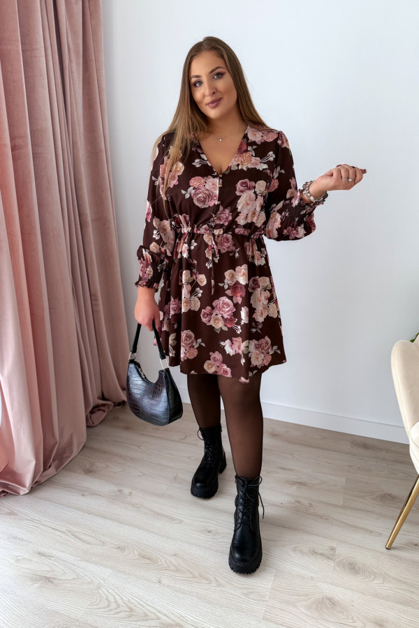 Sukienka krótka plus size czekoladowa w róże Nola 4
