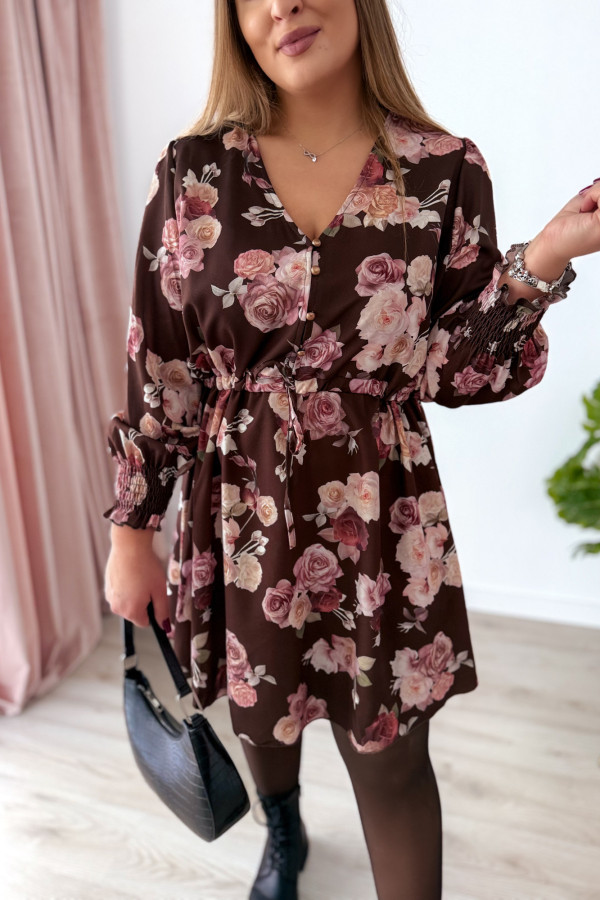 Sukienka krótka plus size czekoladowa w róże Nola 5