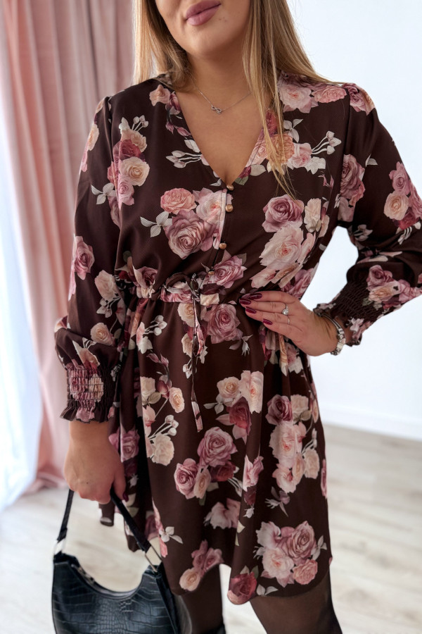 Sukienka krótka plus size czekoladowa w róże Nola 6