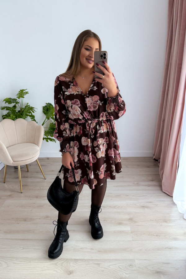 Sukienka krótka plus size czekoladowa w róże Nola 11