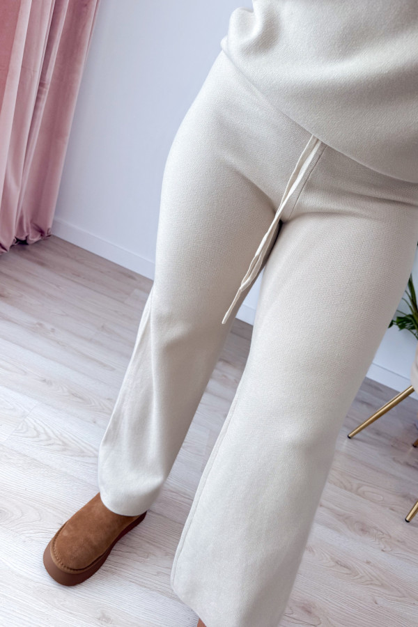 Komplet sweterkowy spodnie z szeroką nogawką+bluzka z kokardką Mina - kremowy 2